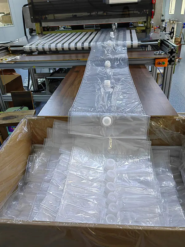 Однопозиционная крышка для наливания в пакете типа «пакет-в-коробке», предназначенная для молочных продуктов и жидких яиц FD020 